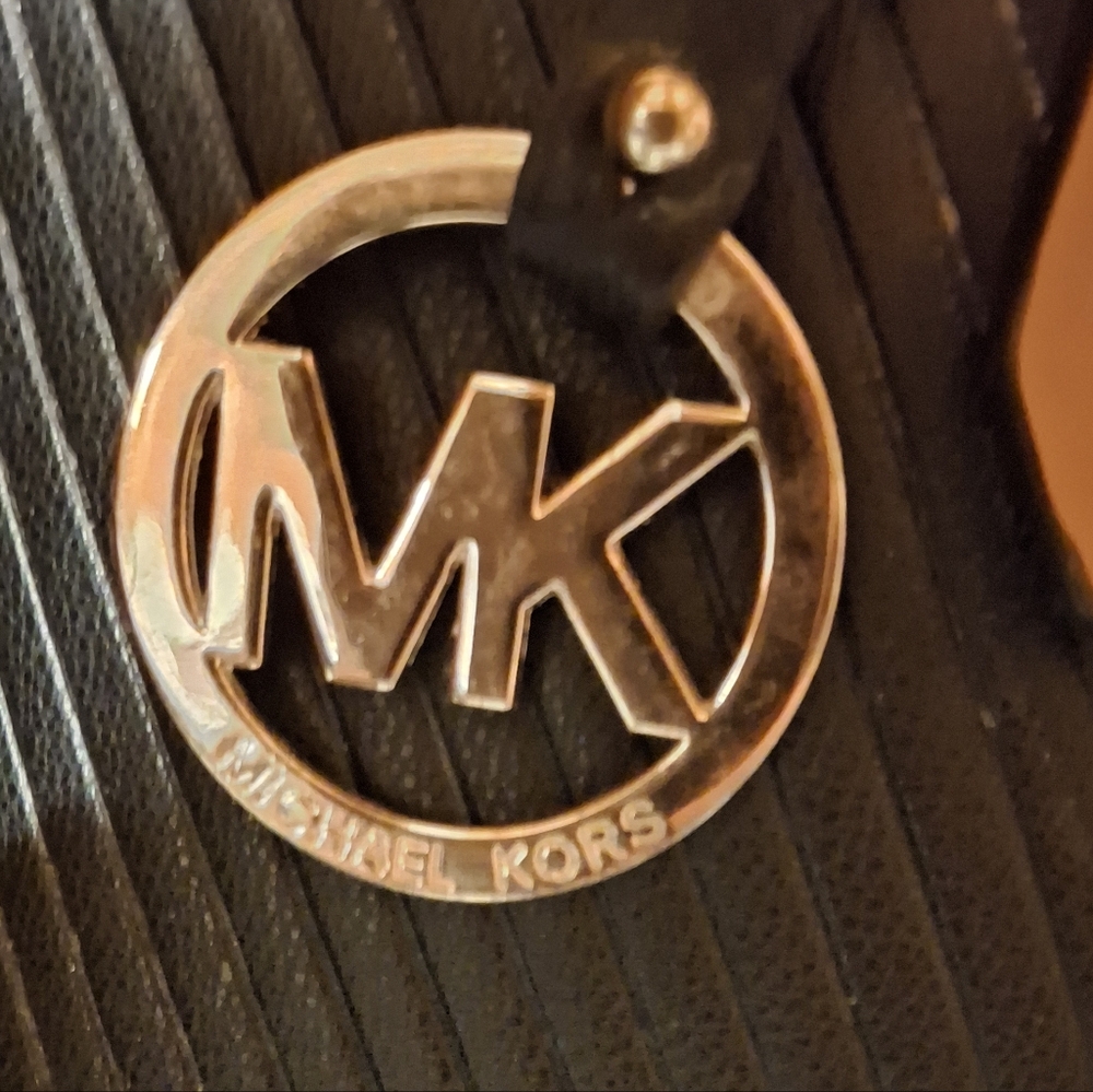 Michael Kors Black Textured Bag with Gold Logo - Picture 2 of 5